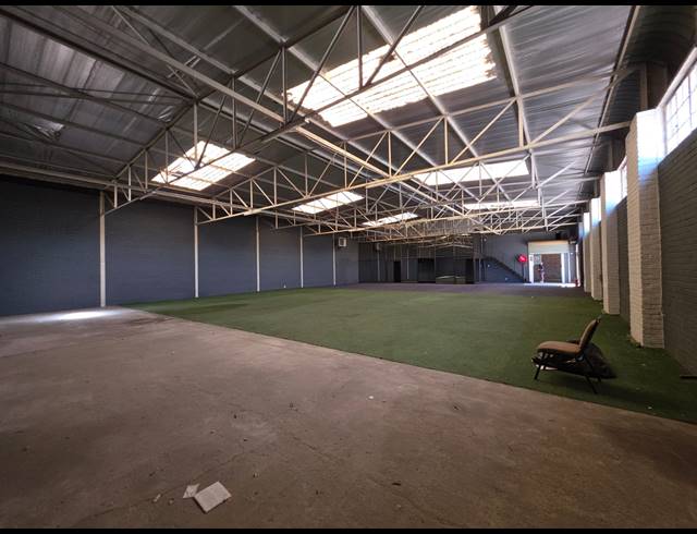 1,000M² WAREHOUSE FOR SALE IN HILTON